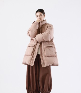 简与媄女装｜冬季羽绒服系列：轻盈保暖，休闲穿搭新范式