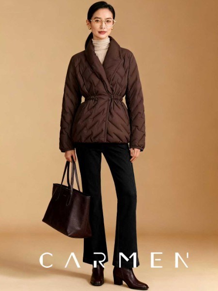 卡蔓CARMEN 2025冬季高端修身羽绒服｜以极简锋芒，重塑冬日优雅法则