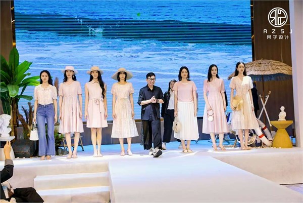 GLORY SEED荣子女装原创设计2026夏季新品发布会