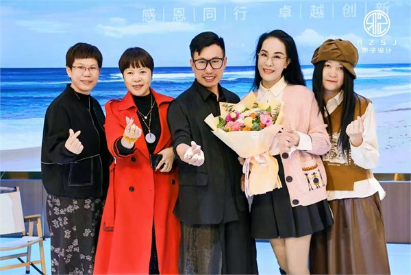 GLORY SEED荣子女装原创设计2026夏季新品发布会