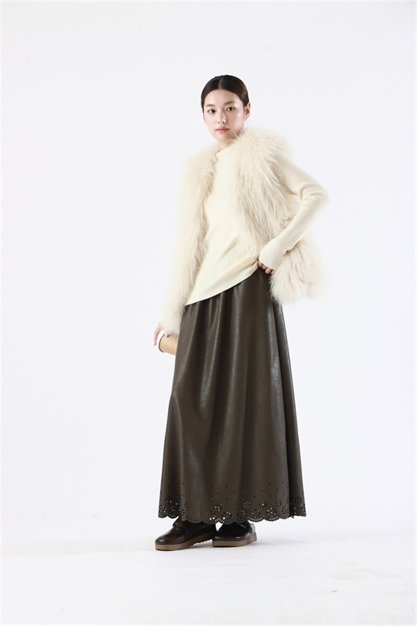 简与媄毛绒来袭,以温柔之力赋能都市女性冬日时尚