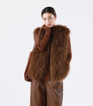 简与媄毛绒来袭，以温柔之力赋能都市女性冬日时尚