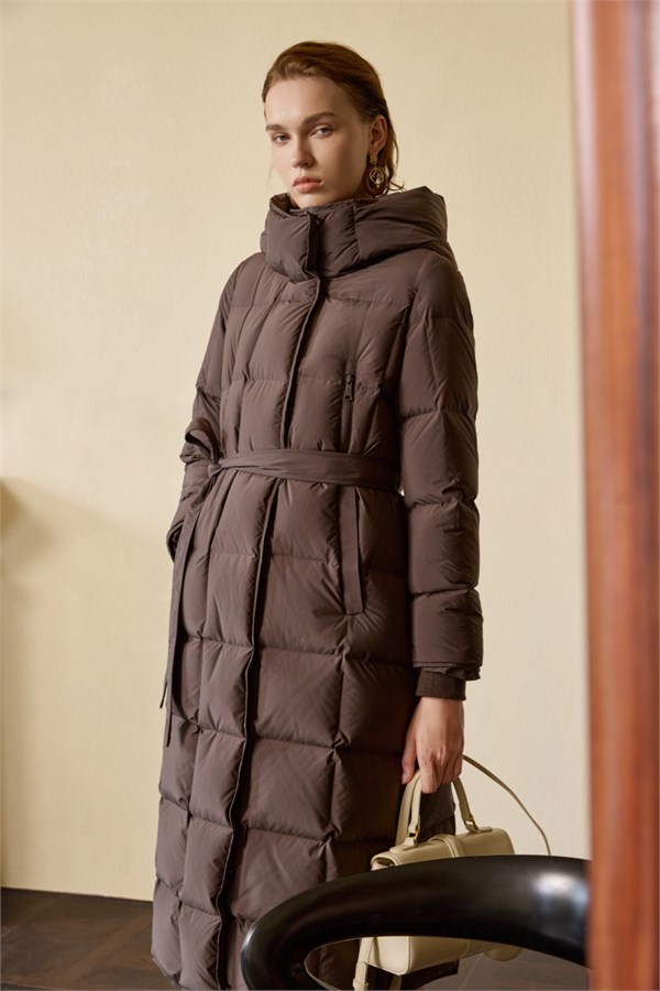 城市格调女装：旷野游牧，演绎都市与自由的平衡