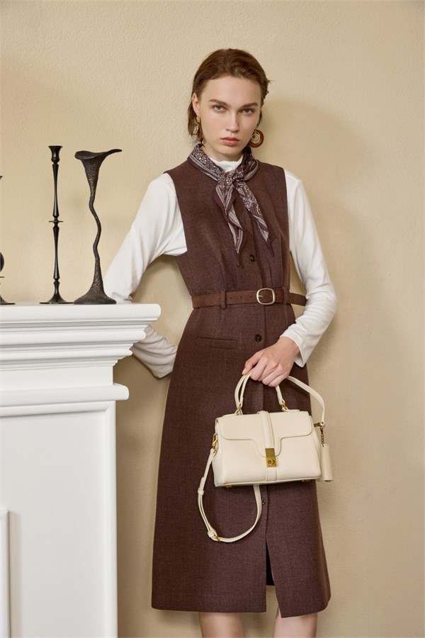 城市格调女装：旷野游牧，演绎都市与自由的平衡