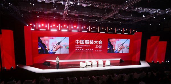 潮趣共振·聚力前行——唛之啾M&Q以IP力量呼应2025中国服装大会精神