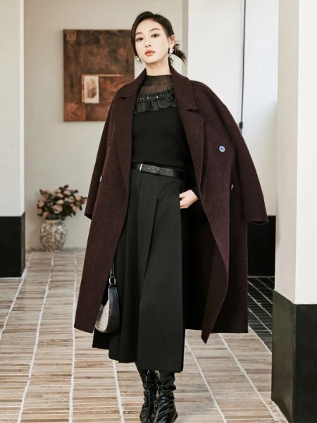 珞娜2025冬装来袭，引领冬季时尚新潮流风向标