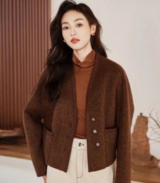 珞娜2025冬装来袭，引领冬季时尚新潮流风向标
