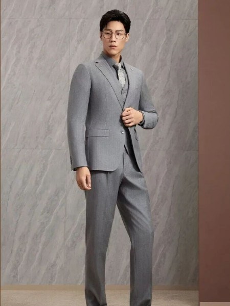 隆庆祥2025新品：量身定制，开启男士专属的尊荣时尚之旅