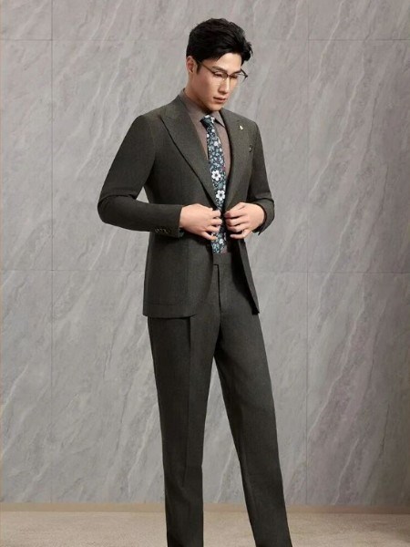 隆庆祥2025新品：量身定制，开启男士专属的尊荣时尚之旅