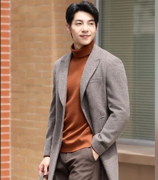 利郎LILANZ 2025冬季新品：以经典色调重塑温暖，用质感剪裁诠释绅士格调