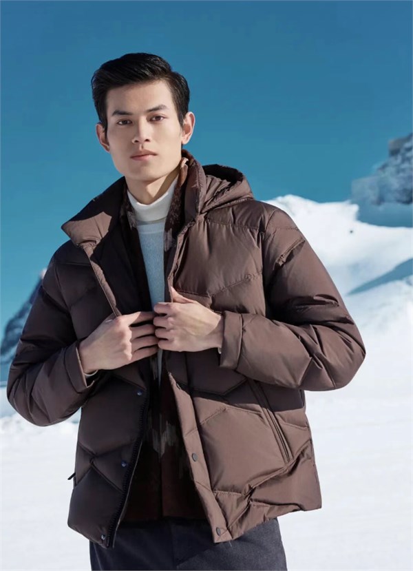 K-BOXING 劲霸男装2025冬季：雪岭之上，鹅绒映衬，开启硬核暖冬新篇