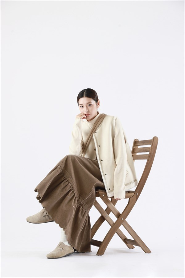 简与媄女装 | 冬日衣橱的优雅叙事,用三件外套解锁高级感穿搭