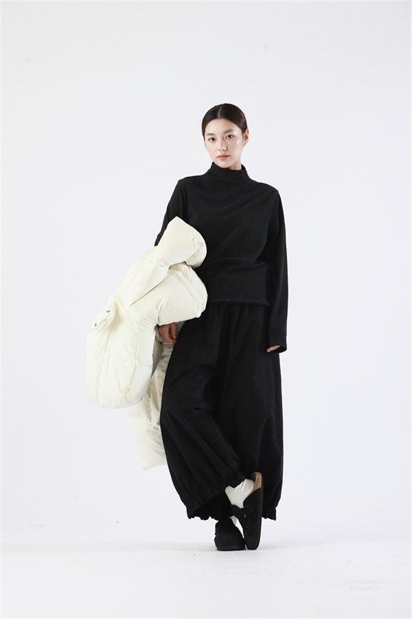 简与媄女装 | 冬日衣橱的优雅叙事,用三件外套解锁高级感穿搭