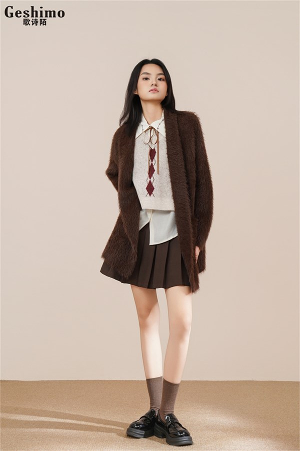 Geshimo歌诗陌女装：以针织与皮草的温柔对话，重塑冬日松弛美学