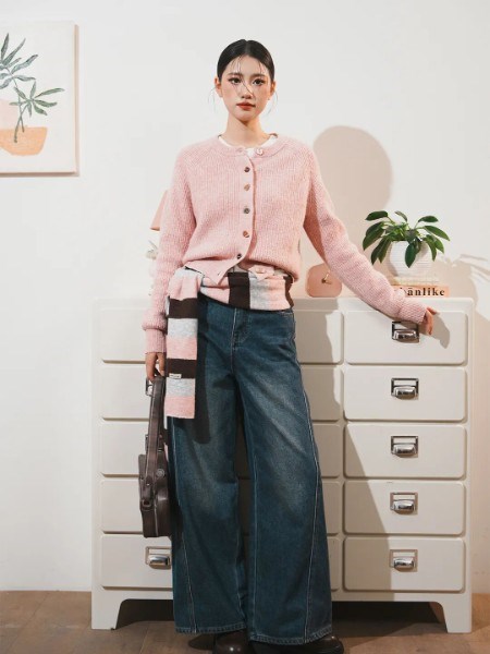 薇薇希（VIVIS）毛衣合集｜用色彩魔法唤醒冬日，每一件都是行走的诗篇