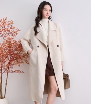 第一件冬日战袍｜InShop茵烁女装静奢呢大衣，藏尽风骨与暖意