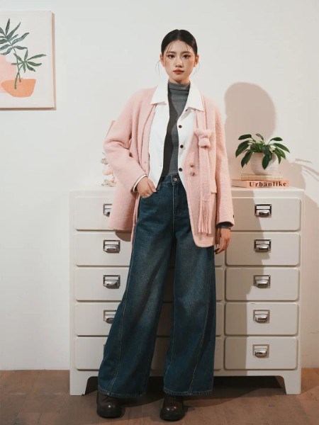 粉色大衣：冬日里的温柔宣言，打破沉闷的时尚利器