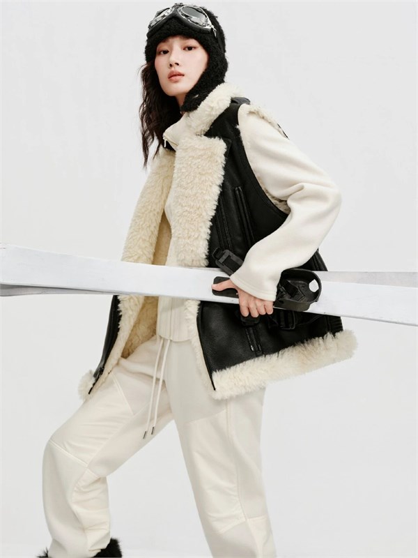 羽绒裹住阳光，色彩点燃雪原——HPLY 2025滑雪季，让冬天活成一首诗