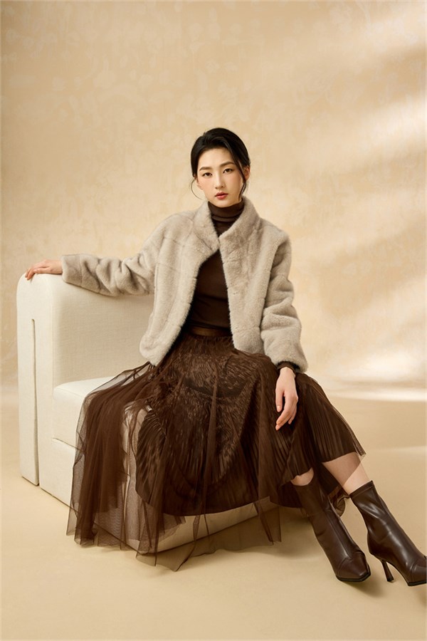 禾等女装冬季新章|以温暖为笔,勾勒冬日高级感衣橱