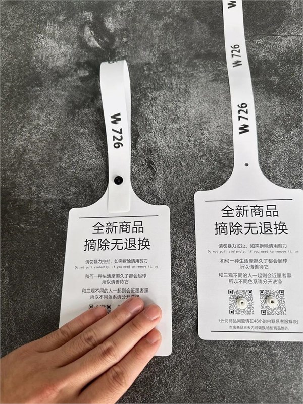 服装吊牌变形记:从信息标签到流量密码的消费革命