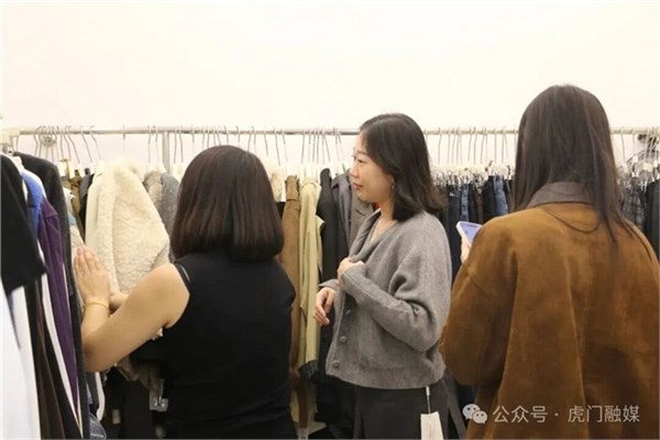 睇秀、买衫!2025虎门富民时装节掀起购物狂潮,时尚盛宴引爆全城