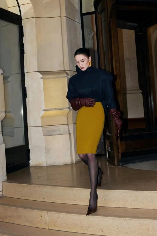 曲线力量:当代女性的强势美学宣言