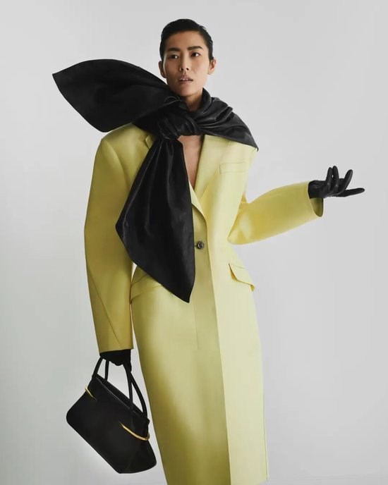 曲线力量:当代女性的强势美学宣言