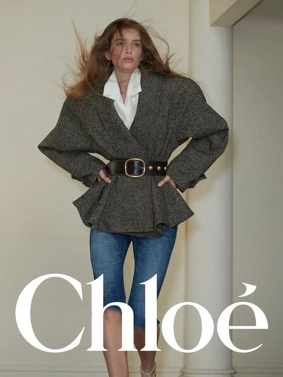 曲线力量:当代女性的强势美学宣言