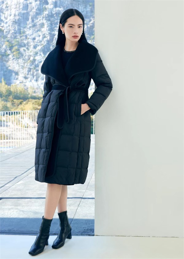 墨染心湖静,白拂身姿轻:敦奴2025冬装开启梦幻暖冬之旅