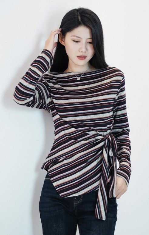 罗曼可女装:多元风格轻吟,邂逅时尚的诗意新境