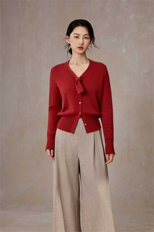 禾等Helen Moda羊毛衫:以三色雅韵,诠释高端气质风尚