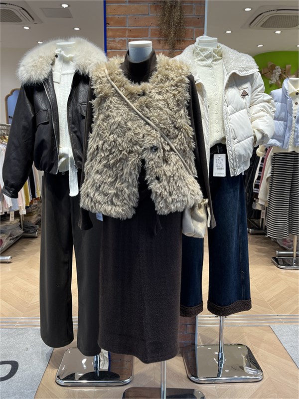 入卡女装2025冬季上新:开启一场时尚与温暖的邂逅之旅