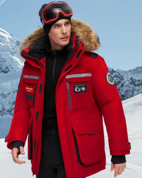 波司登男装2025新款户外运动系列：征服山野，无畏前行