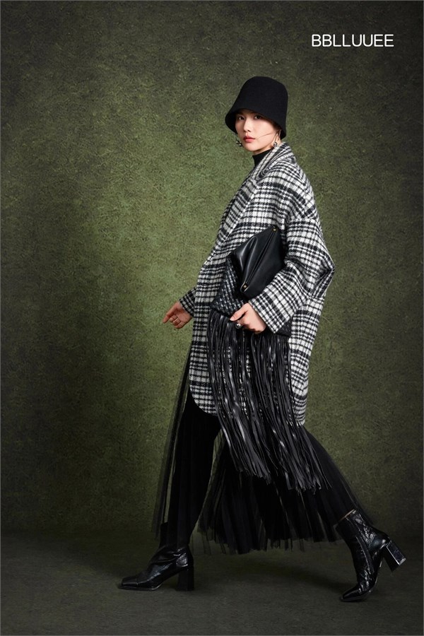 粉蓝时尚BBLLUUEE 2025冬季:一场诗意与温暖的时尚绮梦