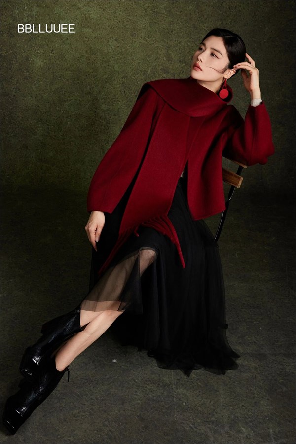 粉蓝时尚BBLLUUEE 2025冬季:一场诗意与温暖的时尚绮梦