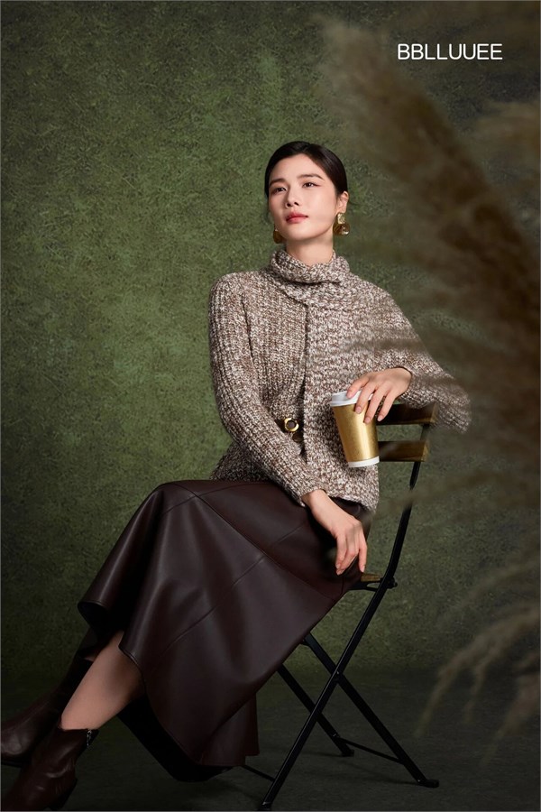 粉蓝时尚BBLLUUEE 2025冬季:一场诗意与温暖的时尚绮梦