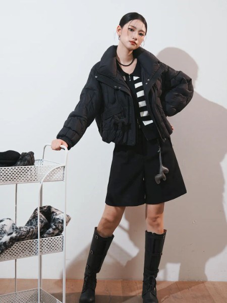 薇薇希(VIVIS)女装品牌2025冬季短款羽绒服