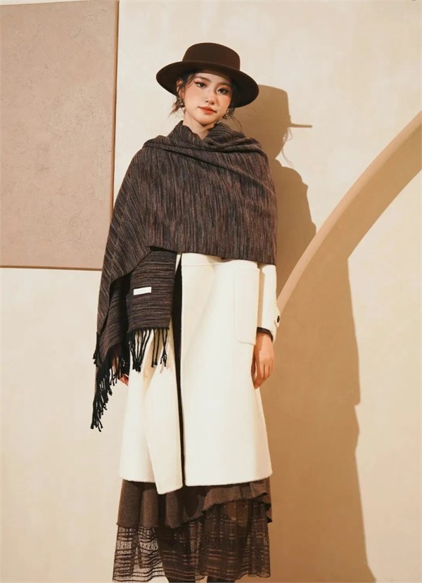 薇薇希VIVIS|以一件大衣,封存冬日的永恒高级感