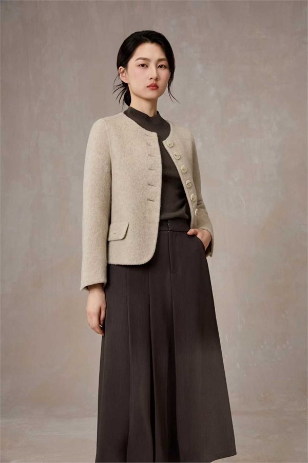 禾等Helen Moda短款外套:解锁冬日时尚的黄金比例密码