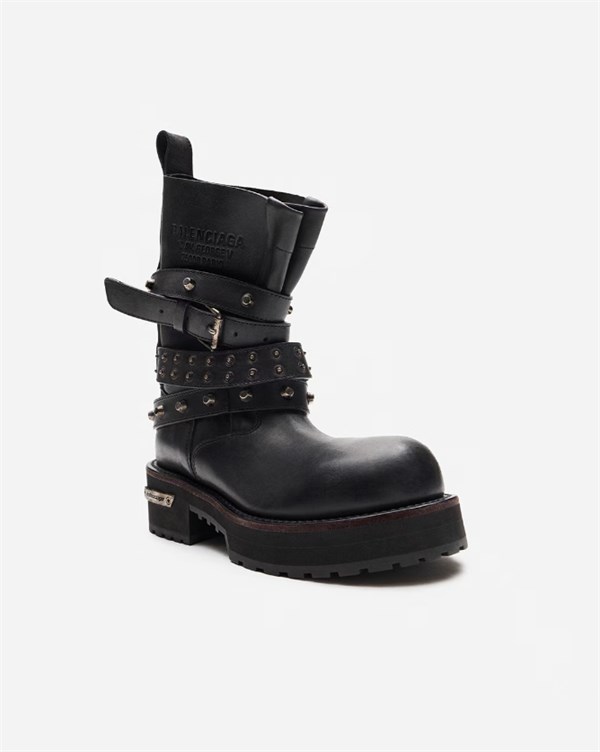 BALENCIAGA春季26系列:十年精粹,重塑时尚衣橱新范式