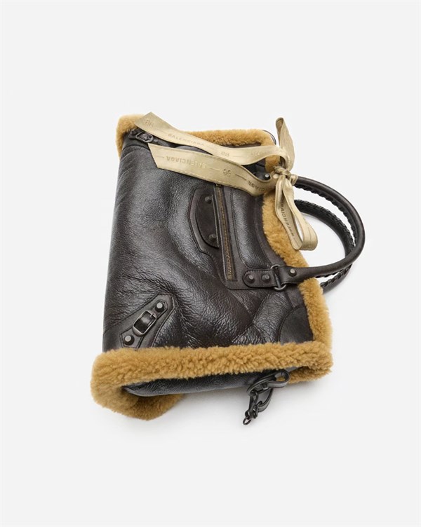 BALENCIAGA春季26系列:十年精粹,重塑时尚衣橱新范式