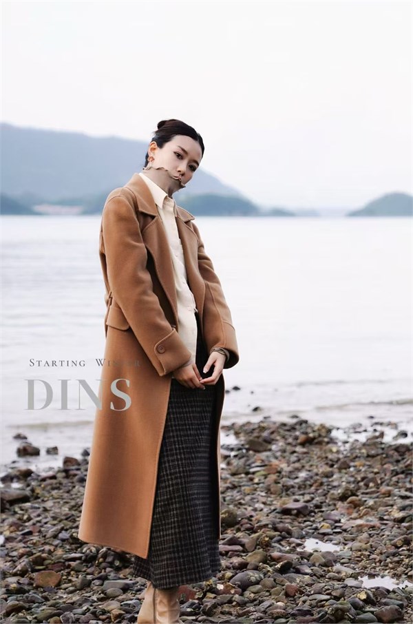 底色Dins 2025冬装:长款大衣与短款羊绒,奏响冬日时尚双重奏