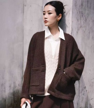 底色Dins 2025冬装：长款大衣与短款羊绒，奏响冬日时尚双重奏