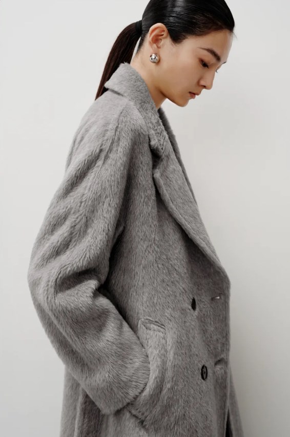 艾诺丝雅诗2025绒暖冬：邂逅一场温暖与时尚的绮梦