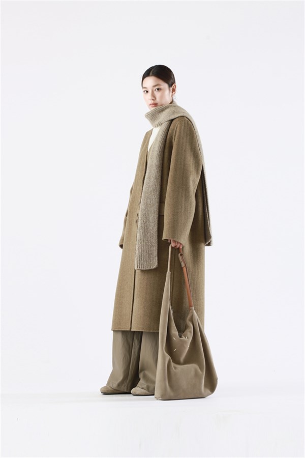 简与媄女装长款大衣:演绎冬日优雅风华