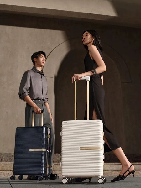 爱华仕遁城系列箱包上新,解锁都市漫游新姿态