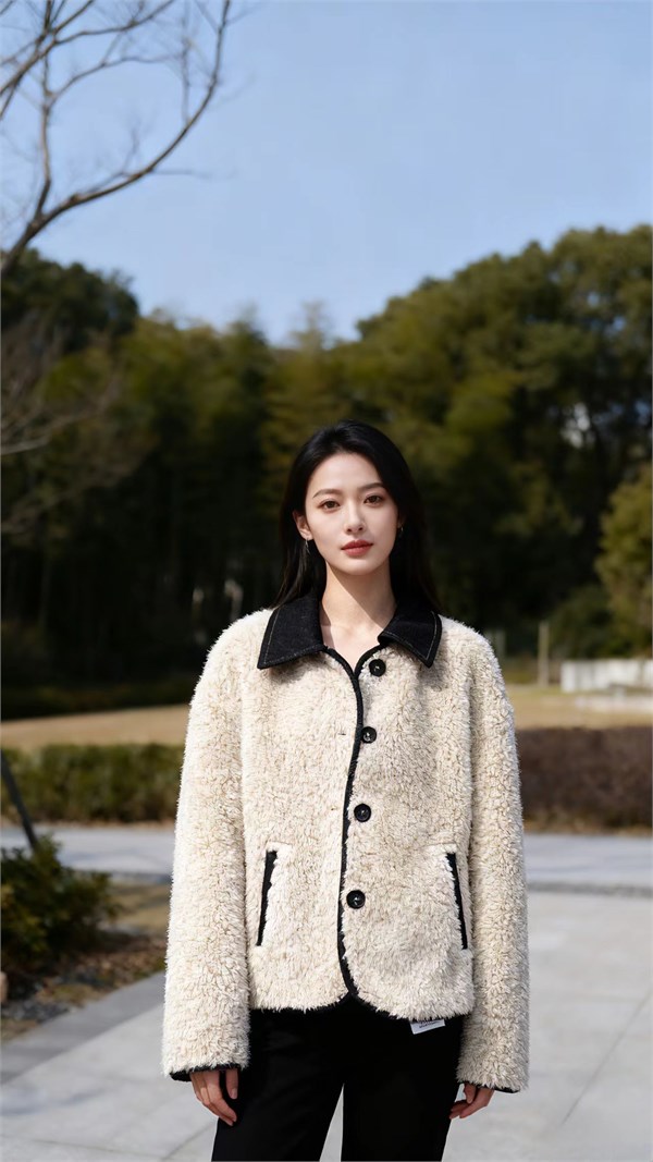 婕依妮2025冬裝盛宴：解鎖時尚與溫暖的雙重密碼