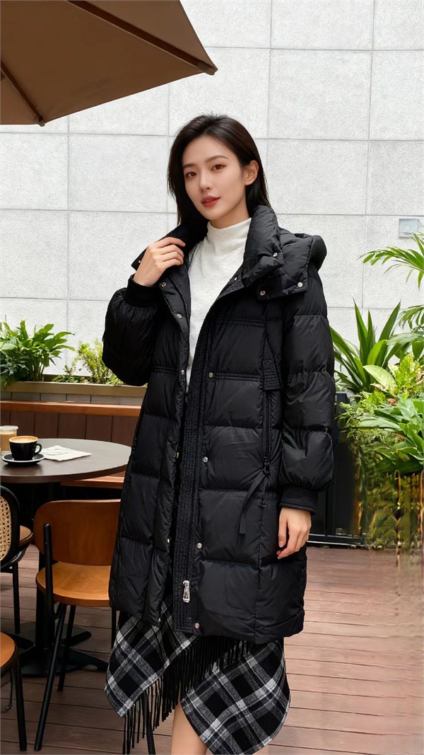 婕依妮女装冬季羽绒上新 ｜寒冬里的时尚暖阳