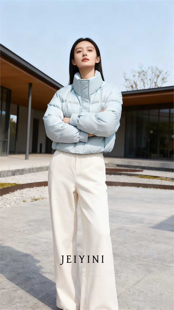 婕依妮女装冬季羽绒上新 ｜寒冬里的时尚暖阳