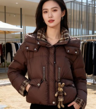 婕依妮女装冬季羽绒上新 ｜寒冬里的时尚暖阳